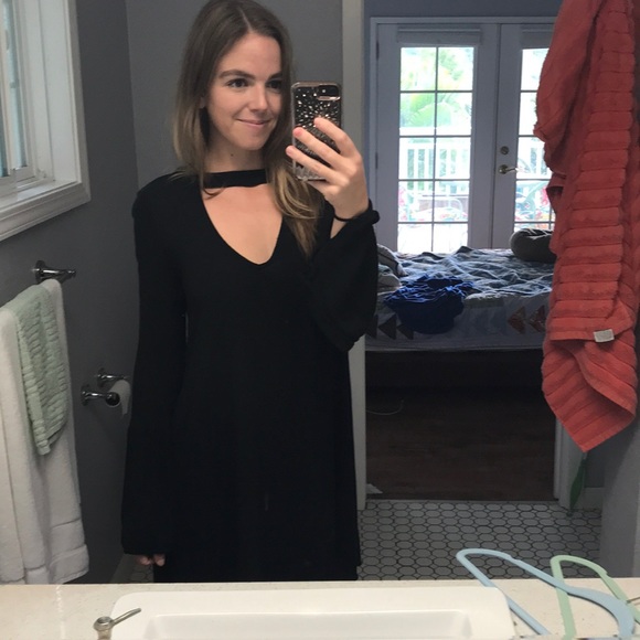 Wardrobe needs changed - Picture 2 of 2